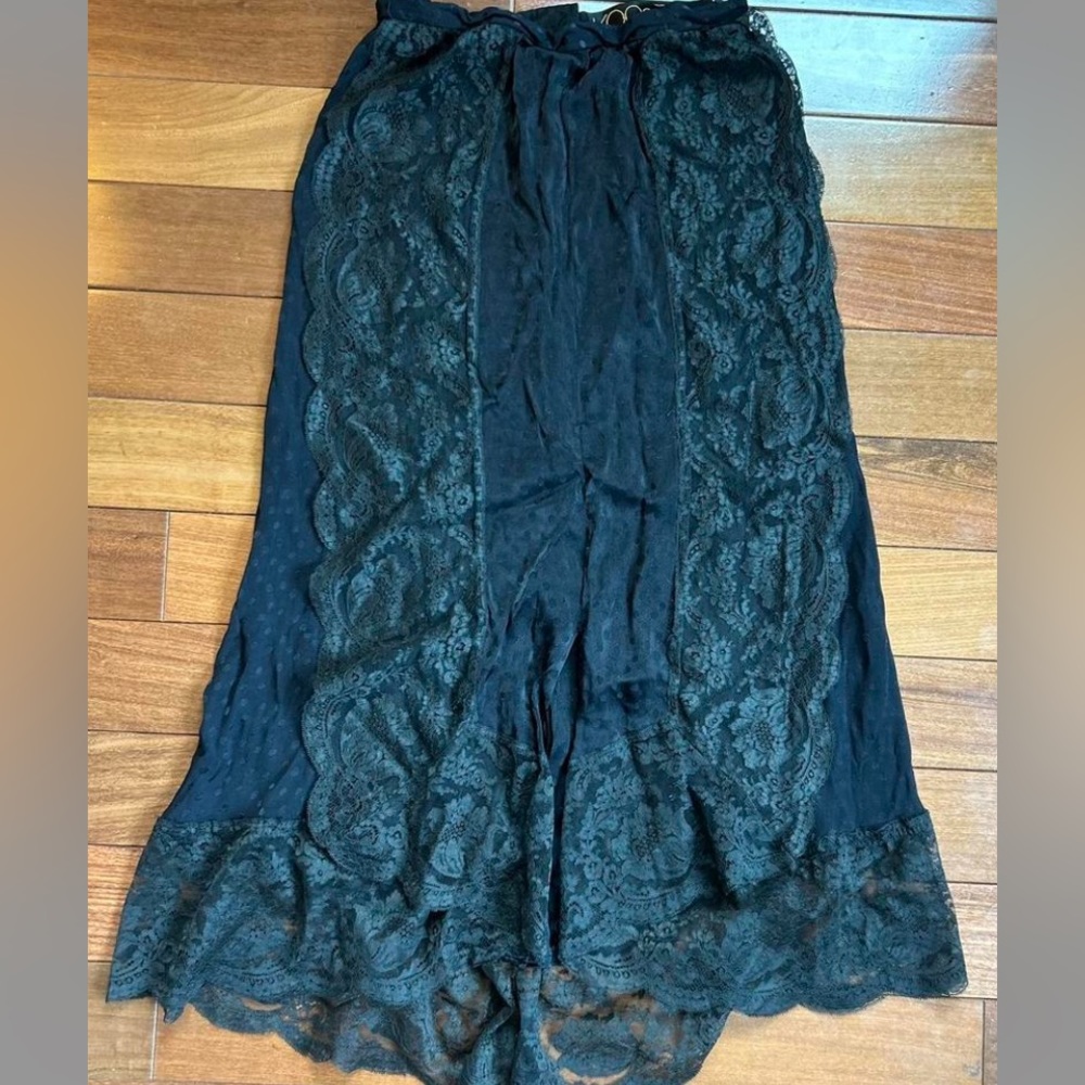 ❌SOLD ❌ black lace skirt
